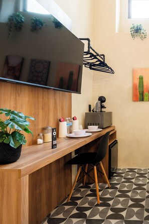 A compact kitchenette with a microwave, coffee maker, and a small refrigerator. - Hidalgo By Homirent (Santiago de Querétaro)