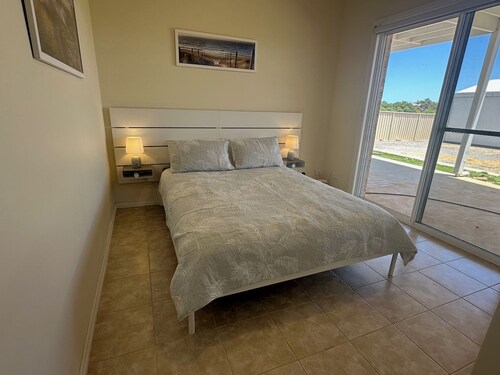 Sea Breeze Beach House -
 Entire home in Dongara