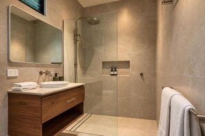 Bathroom - Cape Byron Retreat Hideaway (Skinners Shoot)