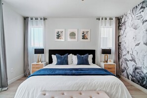 Room - Stylish + Cozy Designer Home; Near Strip w/ EV2 (Las Vegas)