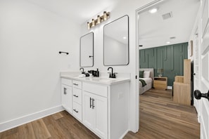 Room - New home—5 minutes from the beach, Pier Park, and Walmart; includes an arcade room, balcony, and work area*pets allowed (Panama City beach)