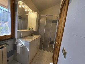 Bathroom - Vrbo Property (San Marcello Pistoiese)