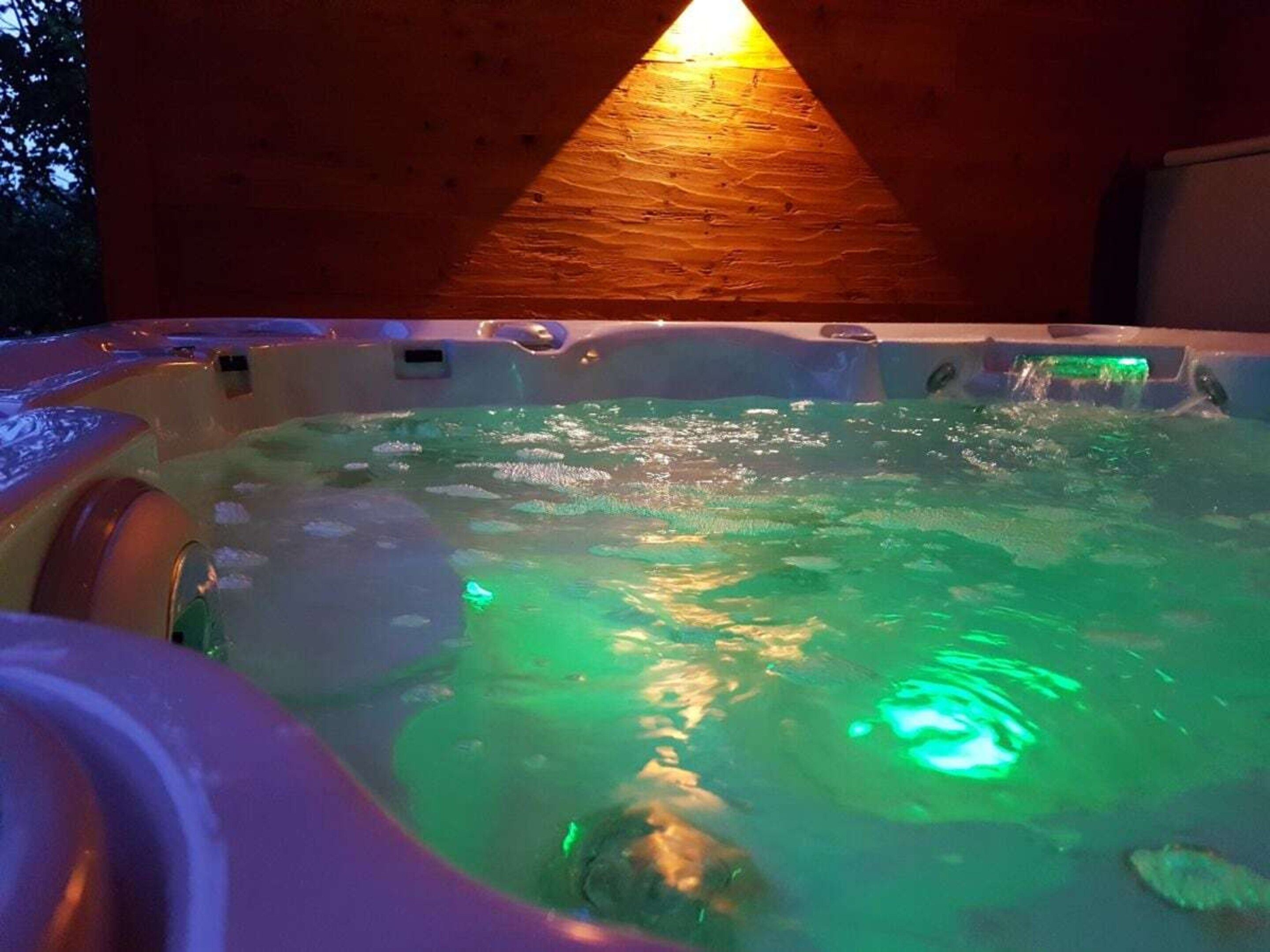 Bồn tắm spa ngoài trời