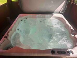 Outdoor spa tub - Forest Chalet | Hot Tub, Fireplace 5 min to slopes (Orford)
