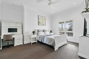 Room - Luxurious home with everything  -  Hot tub, pool, tennis court, sauna. (Bangholme)