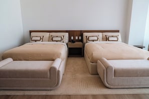 A hotel room with two beds, a nightstand, and a small table. - Condesa Residence - Roma Luxury Suite 405 (Ciudad de México)