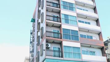 A multi-story hotel building with a sign reading 'DAOSAVANH HOTEL'.