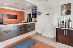 Entrance / Reception - 1 King Bed | Non-Smoking (Dallas)