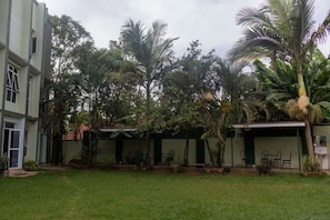 Property grounds - Speke Courts Hotel Jinja (Jinja)