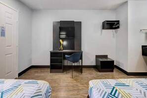 Bedroom - 2 FULL BEDS | SMOKING, MICFRIDGE (Denton)