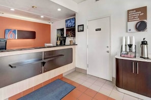 Entrance / Reception - 1 Queen Bed | Non-Smoking (Dallas)