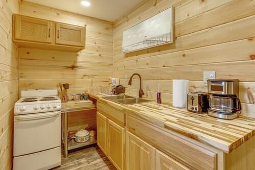 Hunt, Fish & Stargaze: Doniphan Cabin on 25 Acres