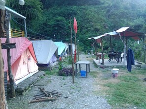 Outdoor dining - Chaya Rest Royals (Chakrata)