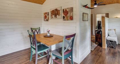 On 80 Acres! Serene Orchard Farm Stay in Lumberton