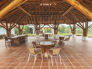 Tempat makan luar