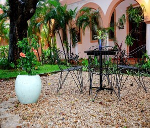 Outdoor dining - Mango Hill La Serene Pondicherry (Puducherry)