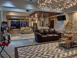 Lobby - Fahira Hotel Syariah Bukittinggi (Bukittinggi)