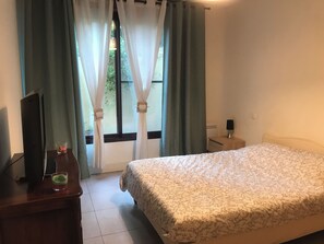 Room - Vrbo Property (Montpellier)