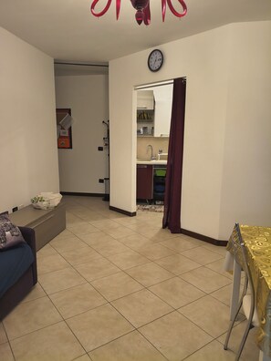 Unclassified image, 4 of 9, button - Bright Apartment in Cassino: Sleeps 3, 2 Double Beds (Lazio)
