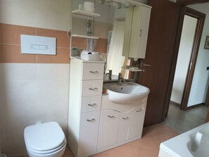 Bathroom - Vrbo Property (Lazio)