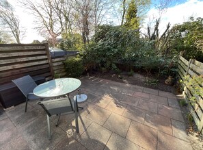 Outdoor dining - Vrbo Property (Dangast)