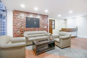 Lobby - Hotel O Sln Suites (Bangalore)