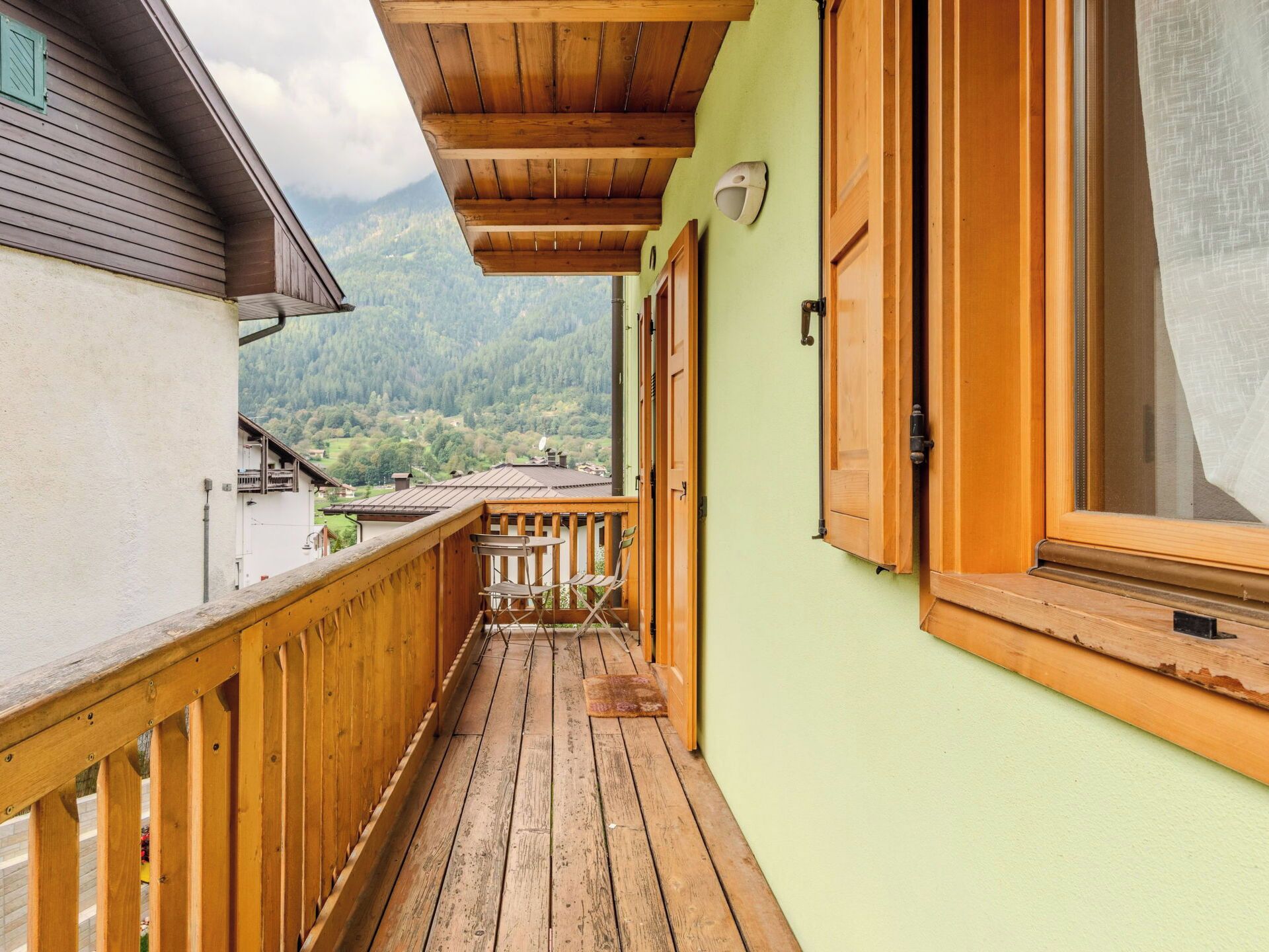 Holz, Holzbeize, Hartholz, Holzboden, Gebirge, Planke, Veranda, Balkon, Senke, Eco Hotel