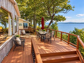 Outdoor dining - Island Line Camp: Lakefront Sunsets on Lake Champlain (South Hero)