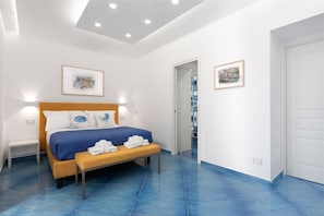 Room - Elegant Room with Private Terrace, Steps from Piazza Tasso (Sorrento)