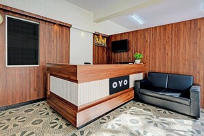 Lobby - Hotel O New Shelton Suites (Bangalore)