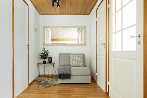Chair bed - Arctic Pine Studio, Parking By Lapland Host (Rovaniemi)