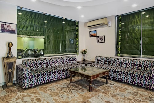 Townhouse OAK HOTEL Heritage Heights