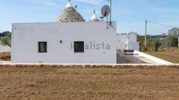 Charming trulli-style countryside stay with spacious private grounds