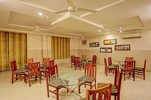 Dining - Townhouse Tipsyy Inn 16 (Gurgaon)