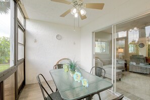 A dining area with a table, chairs, and a ceiling fan. - Pool Access & Lanai! Updated Fort Myers Condo (Fort Myers)