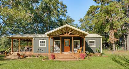 On 80 Acres! Serene Orchard Farm Stay in Lumberton