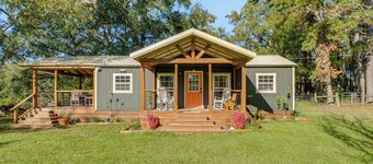 On 80 Acres! Serene Orchard Farm Stay in Lumberton