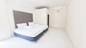 Room - Tasya Homestay (Kabupaten Manggarai Barat)