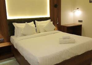 Room - Nivanta Grand Lake & Valley View Resort (Wai)