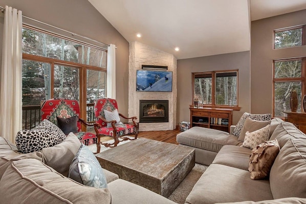 Living area - Spacious Vail Home | Hot Tub | Sleeps 10 (Vail)