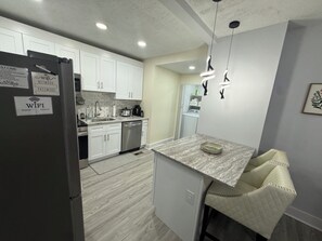 Private kitchen - Perfect 4-bedroom townhome with AC in welcoming Wilmington (Wilmington)
