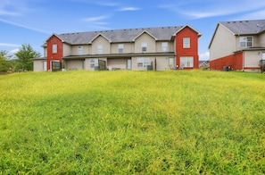 A row of two-story houses with a grassy front yard. - Comfy Family Basecamp Vine Grove 3 Bedroom Home (Vine Grove)