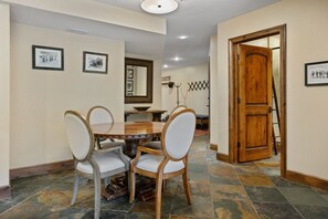 A dining area with a round wooden table and four chairs with cushioned seats. - 2br Deer Valley Retreat Hot Tub & Fireplace 2 Bedroom Condo (Park City)
