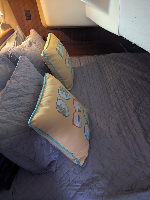 Room - Counting Stars Sailboat Stay | 2 Cabins, Pool Access & Free Downtown Shuttle (Stock Island)