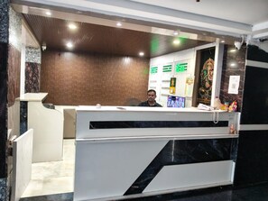 Lobby - Hotel Royal Stay (Tadepalle)