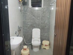 Bathroom - Hotel Royal Stay (Tadepalle)