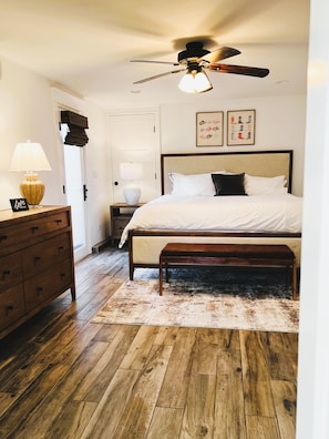 A bedroom with a bed, bedside tables, a dresser, a ceiling fan, and a rug. - Beautiful 1 bed 1 bath 769sq ft upgraded Casita near downtown Fallbrook ! (Fallbrook)