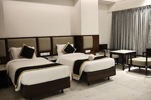 Room - HOTEL SARATHARAJANS MADURAI (Goripalayam)