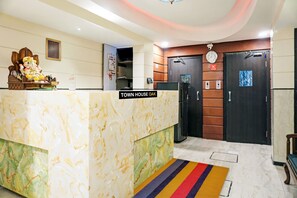 Lobby - Townhouse OAK Gharonda Residency (Pune)