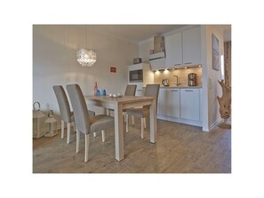 Private kitchen - Sunny Suite With 2 Bedrooms in Borgerende (Boergerende-Rethwisch)